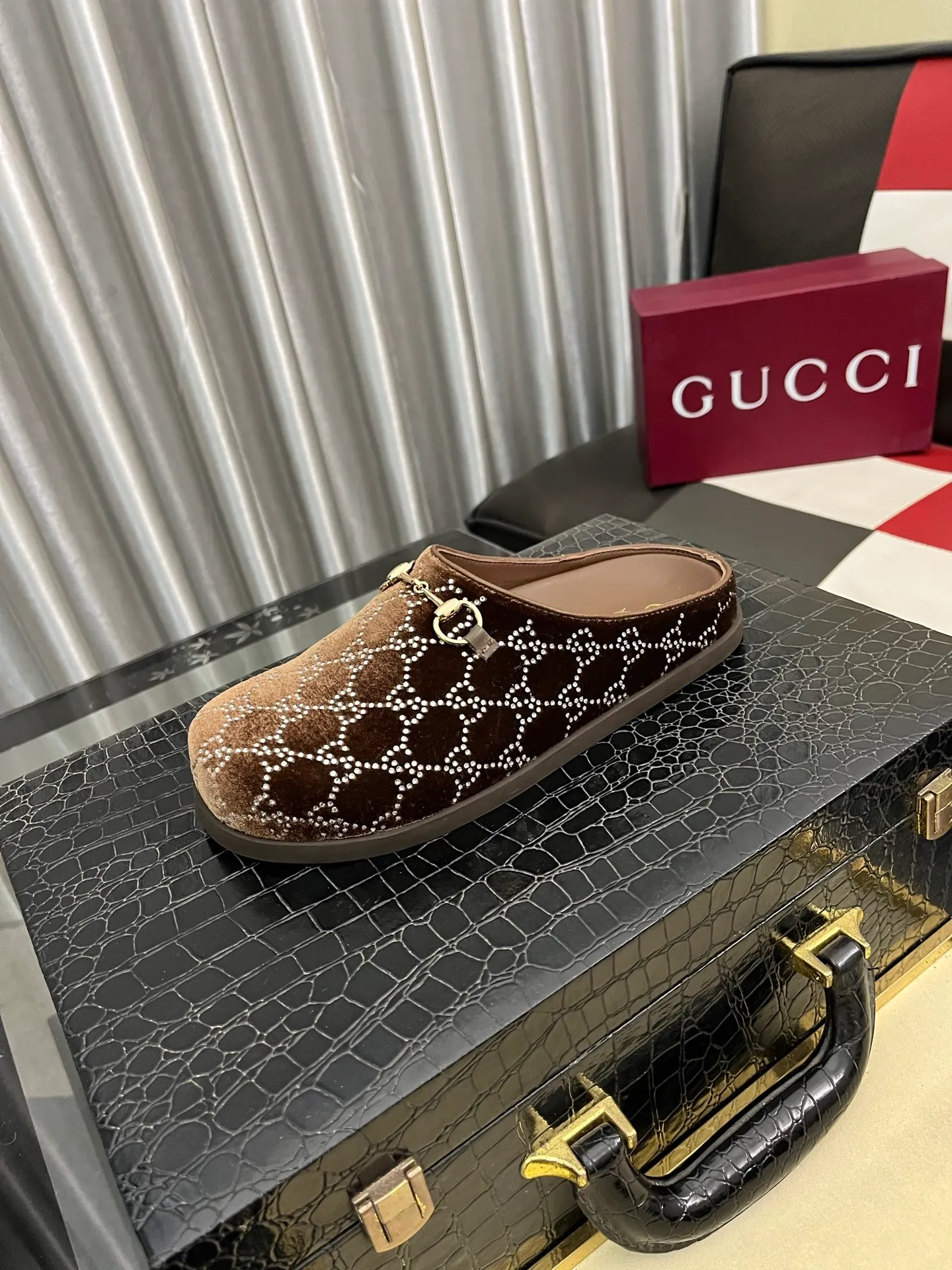 Ex-factory price: 460⌚️⌚️[Gucci] 2025 new season half-slip men's shoes, made of Italian imported first-layer frosted cowhide➕sheepskin lining, original hardware buckle, original combination of wear-resistant outsole, real shot 🎬 very comfortable on the feet, 4️⃣ colors available in sizes 38-44